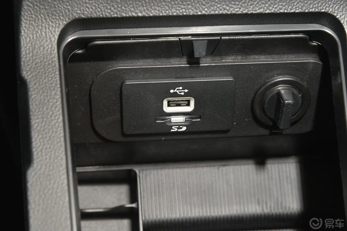 Mustang2.3L 手自一体 性能版USB接口