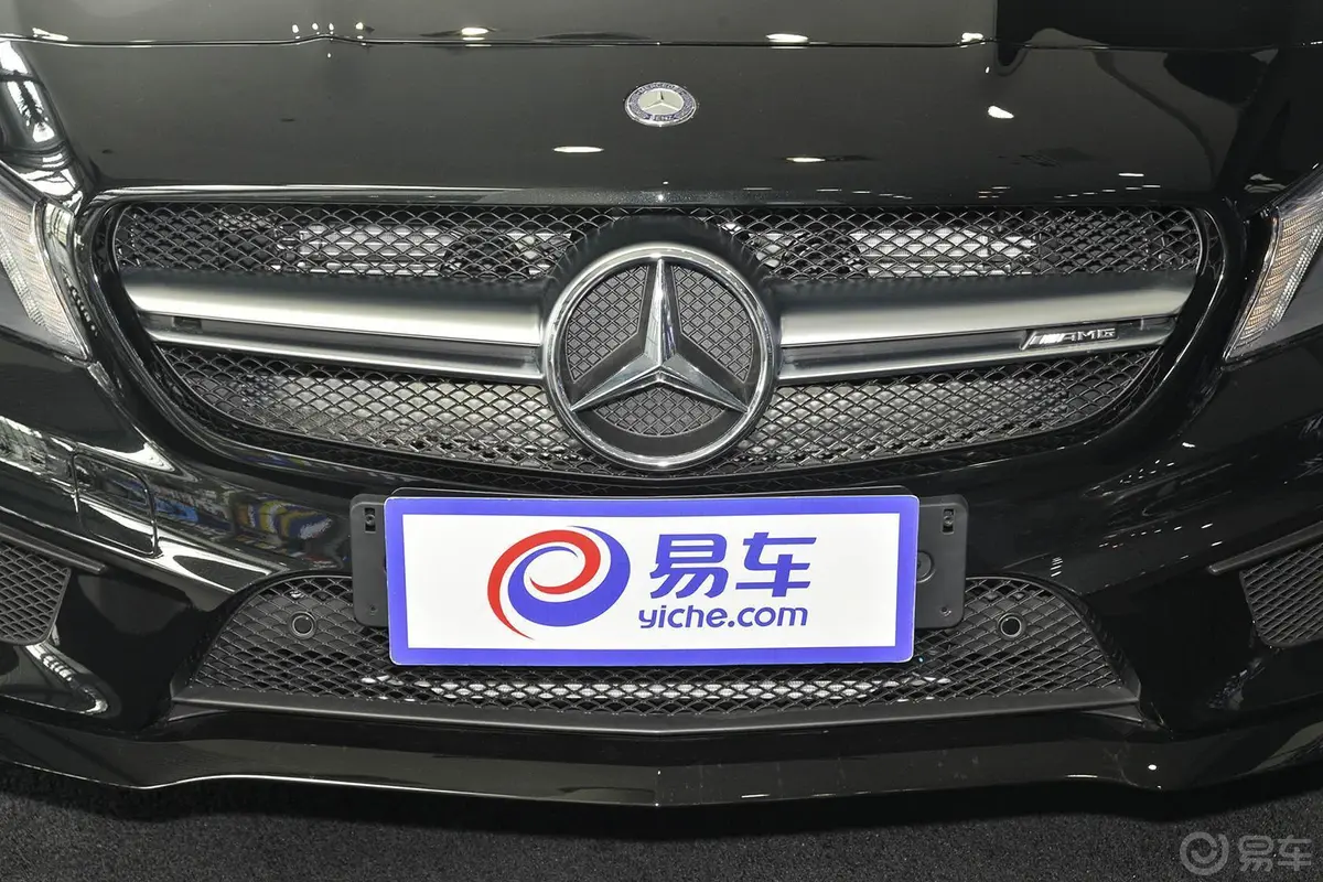 奔驰CLA级 AMGCLA45 AMG 4MATIC前格栅侧俯拍