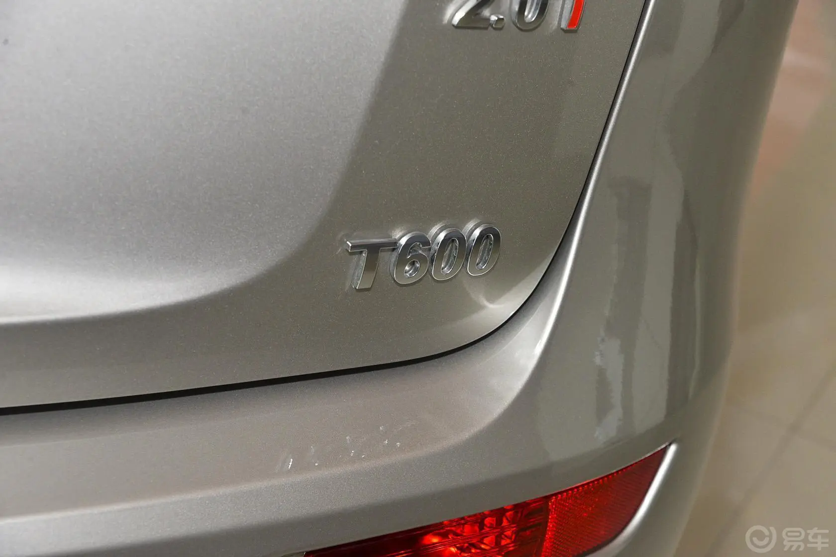 众泰T600家用版 2.0T 手动 豪华型尾标