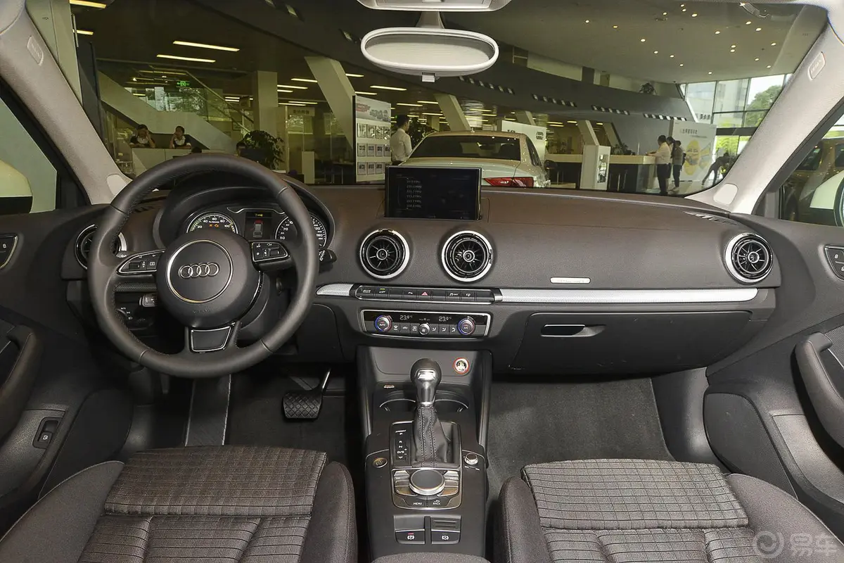 奥迪A3 插电混动(进口)Sportback e-tron 舒适型中控台整体