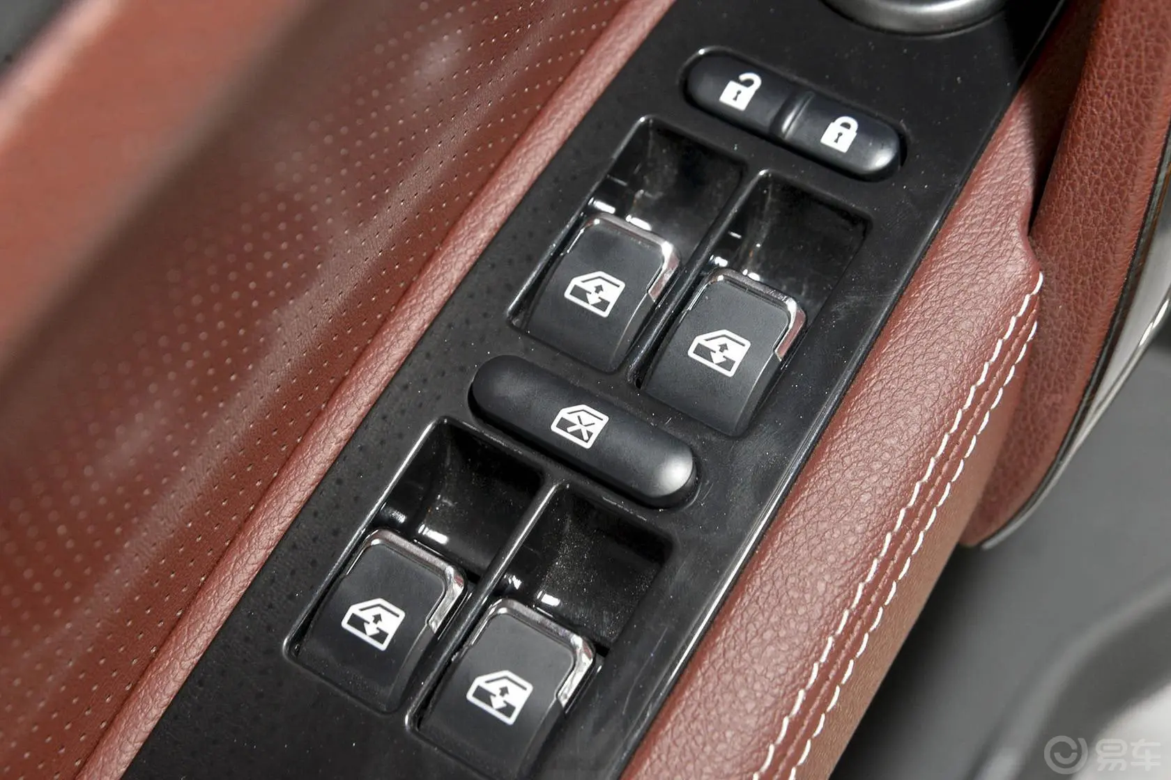 众泰T600家用版 2.0T 手动 豪华型车窗升降键