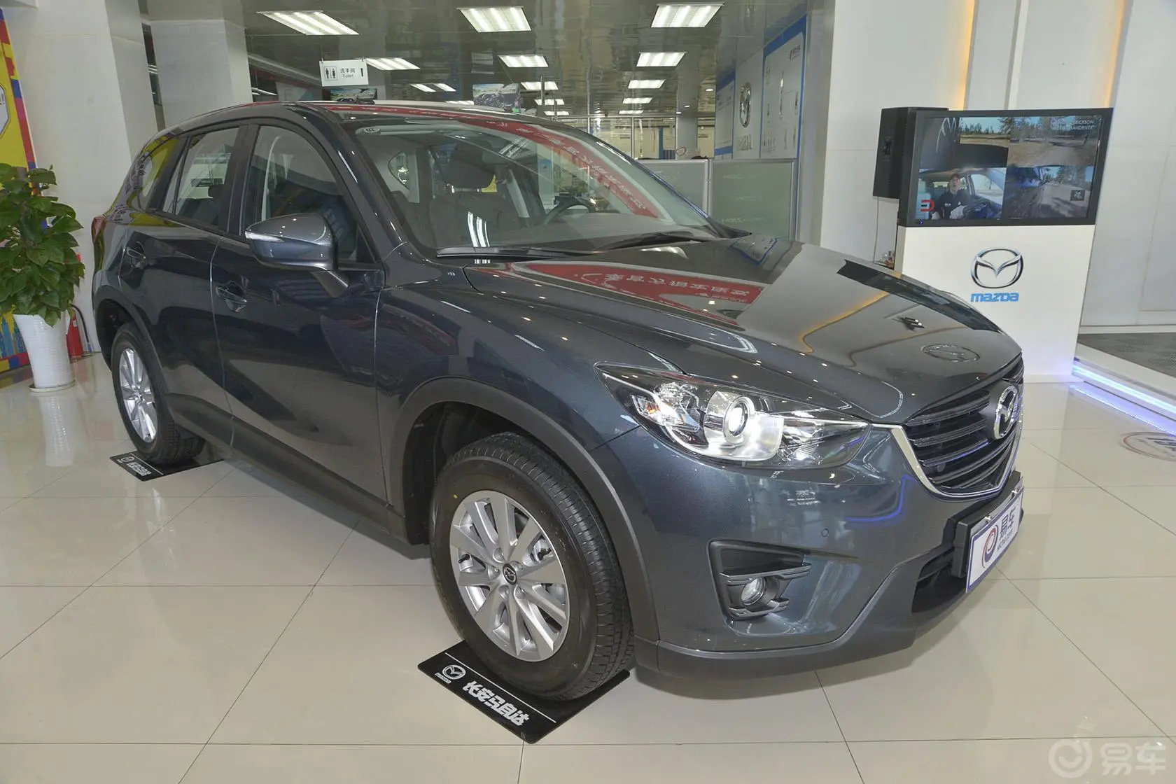 马自达CX-52.0L 手自一体 两驱 都市版外观