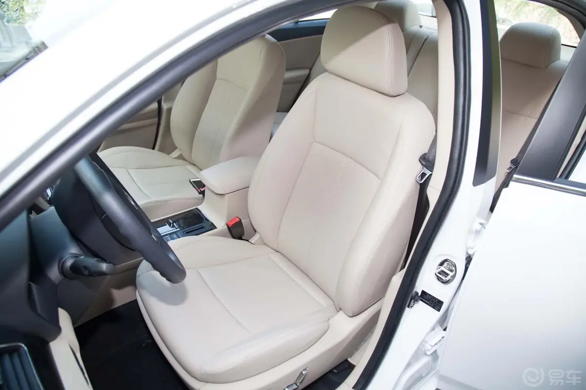 众泰Z3001.5L 手动 尊贵版驾驶员座椅