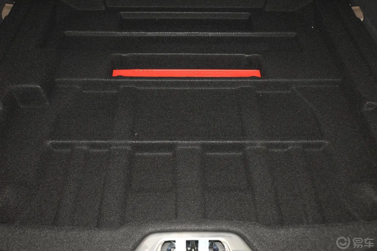 沃尔沃V60Cross Country 2.5T T6 AWD空间