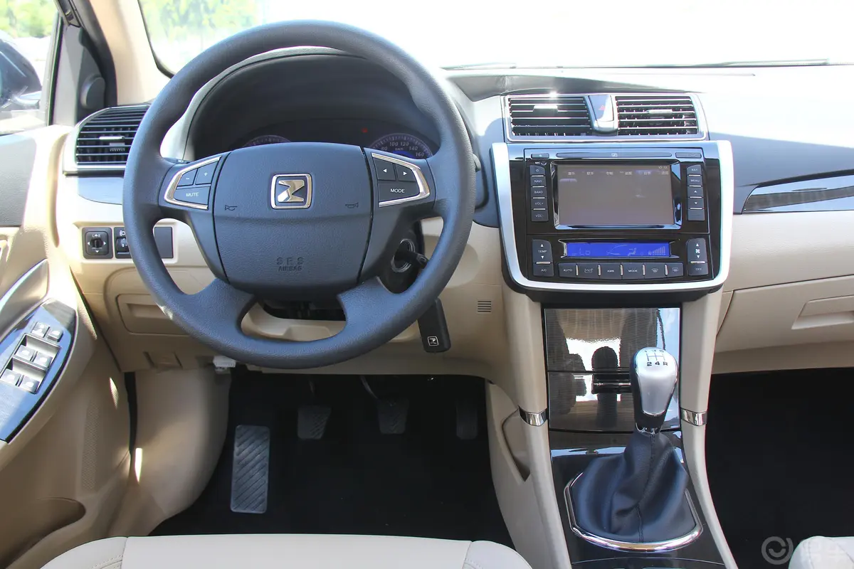 众泰Z3001.5L 手动 尊贵版驾驶位区域