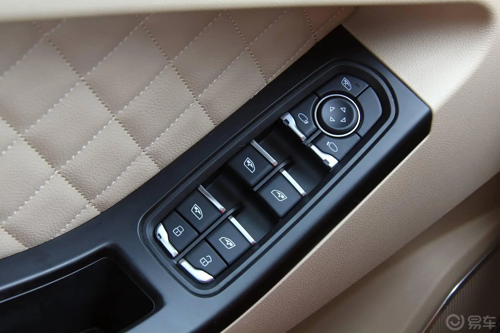 众泰Z5001.5T 手动 豪华版车窗升降键