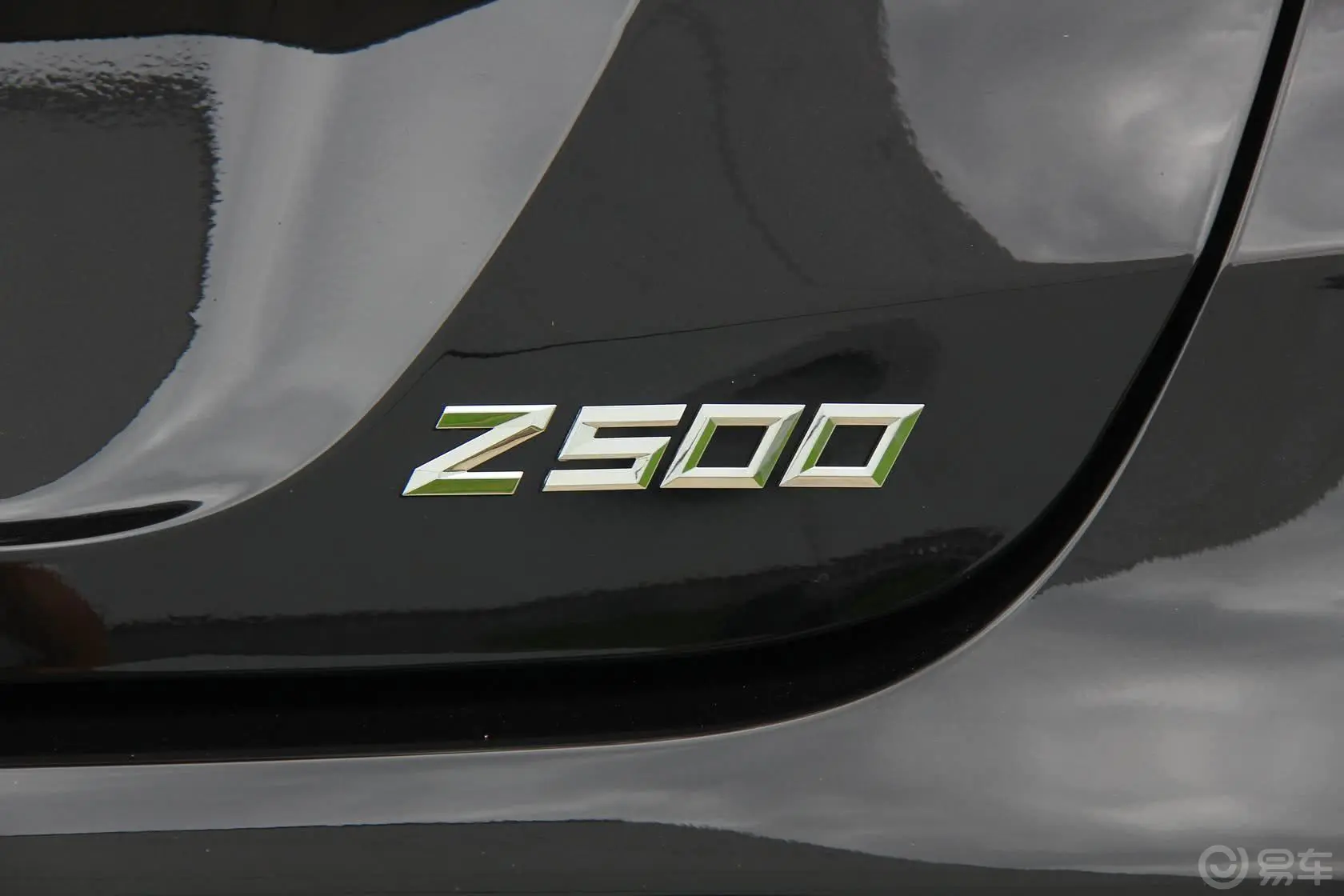 众泰Z5001.5T CVT 精英型尾标