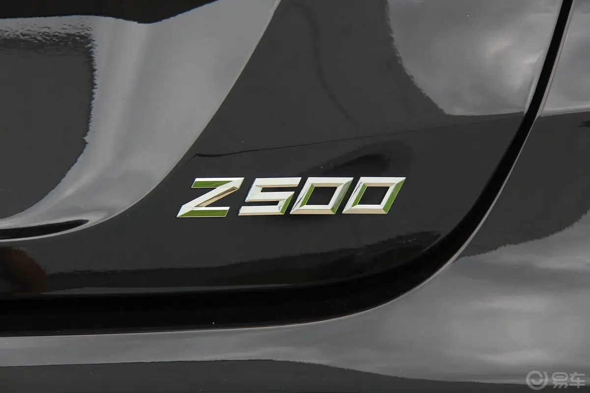 众泰Z5001.5T CVT 精英型尾标