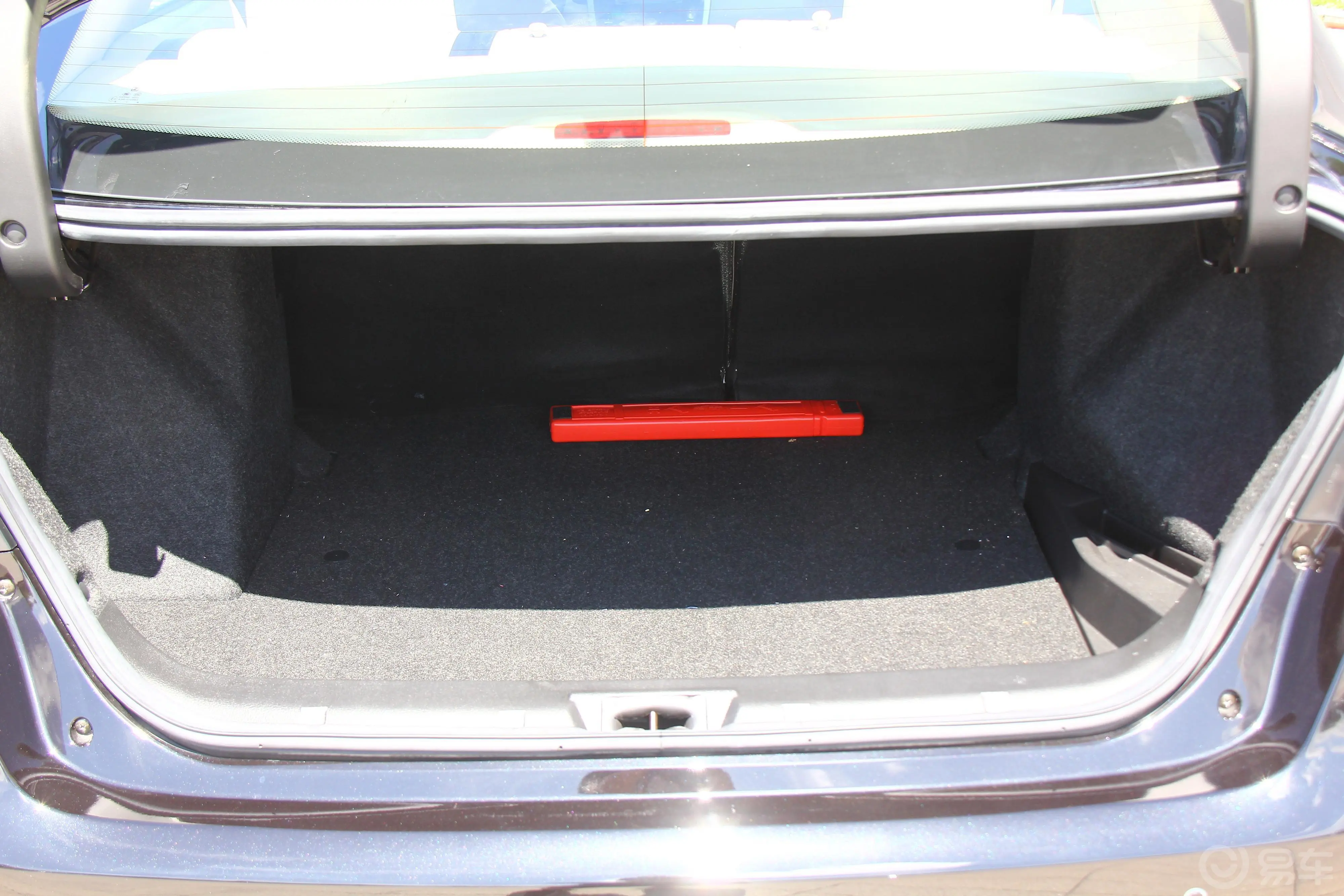 众泰Z3001.5L 手动 尊贵版行李箱空间