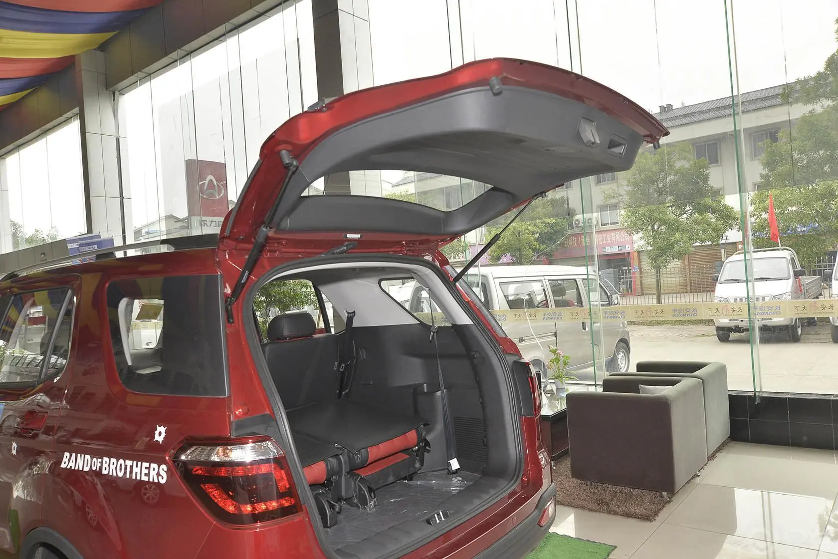 长安欧尚CX701.6L 手动 舒适版行李厢开口范围