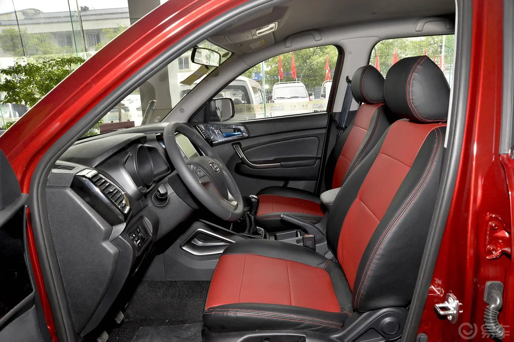 长安欧尚CX701.6L 手动 舒适版前排空间