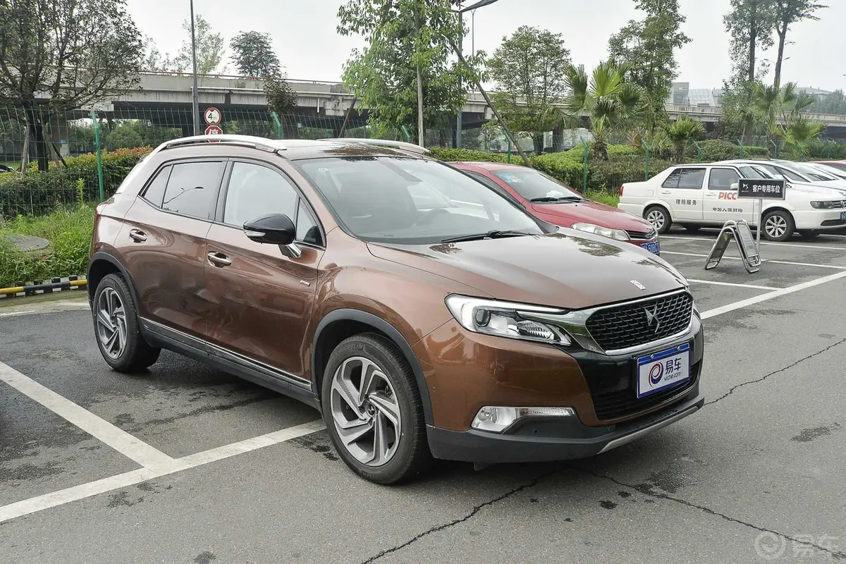 DS 61.8T 尊享版THP200车头局部