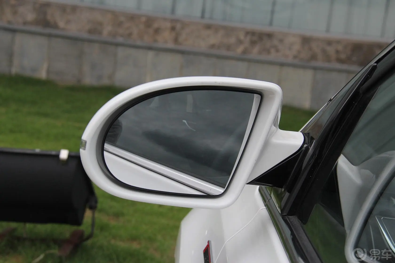 众泰Z5001.5T 手动 尊贵版后视镜镜面（后）