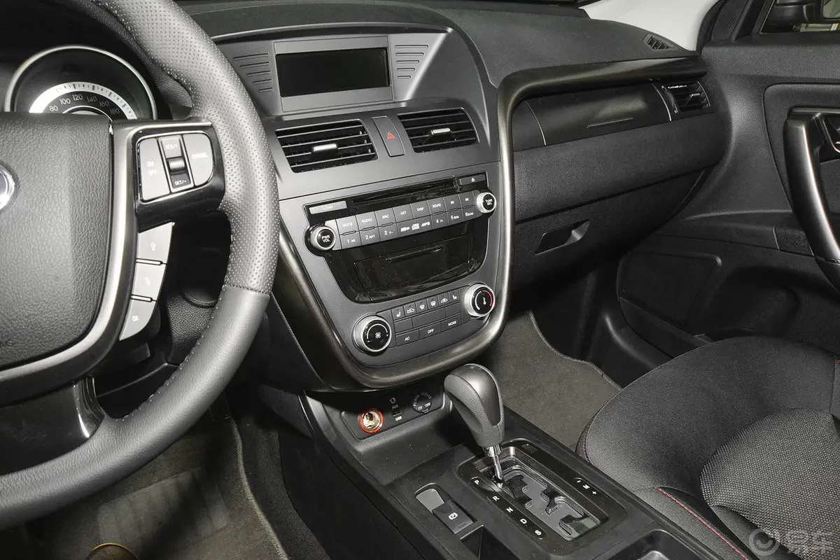 奔腾X802.0L 自动 舒适型中控台驾驶员方向