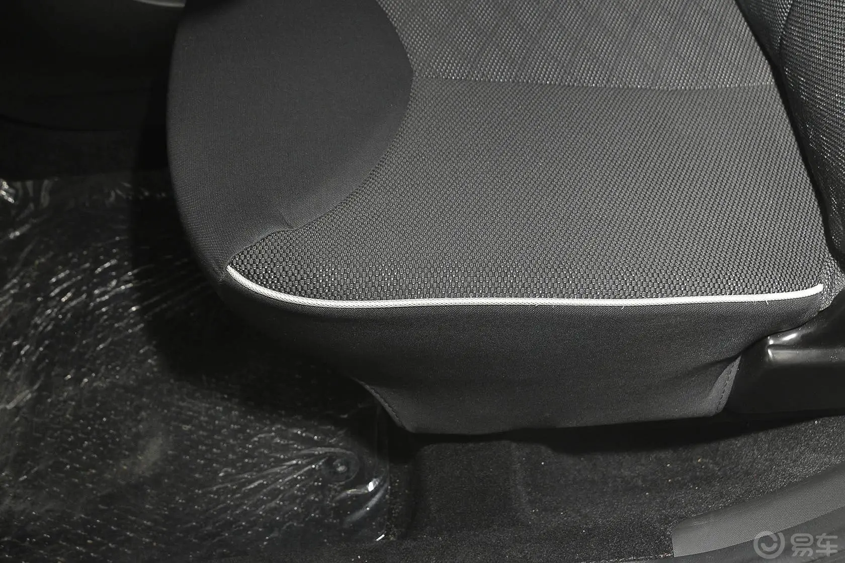 比亚迪F01.0L 手动 悦酷版座椅调节键