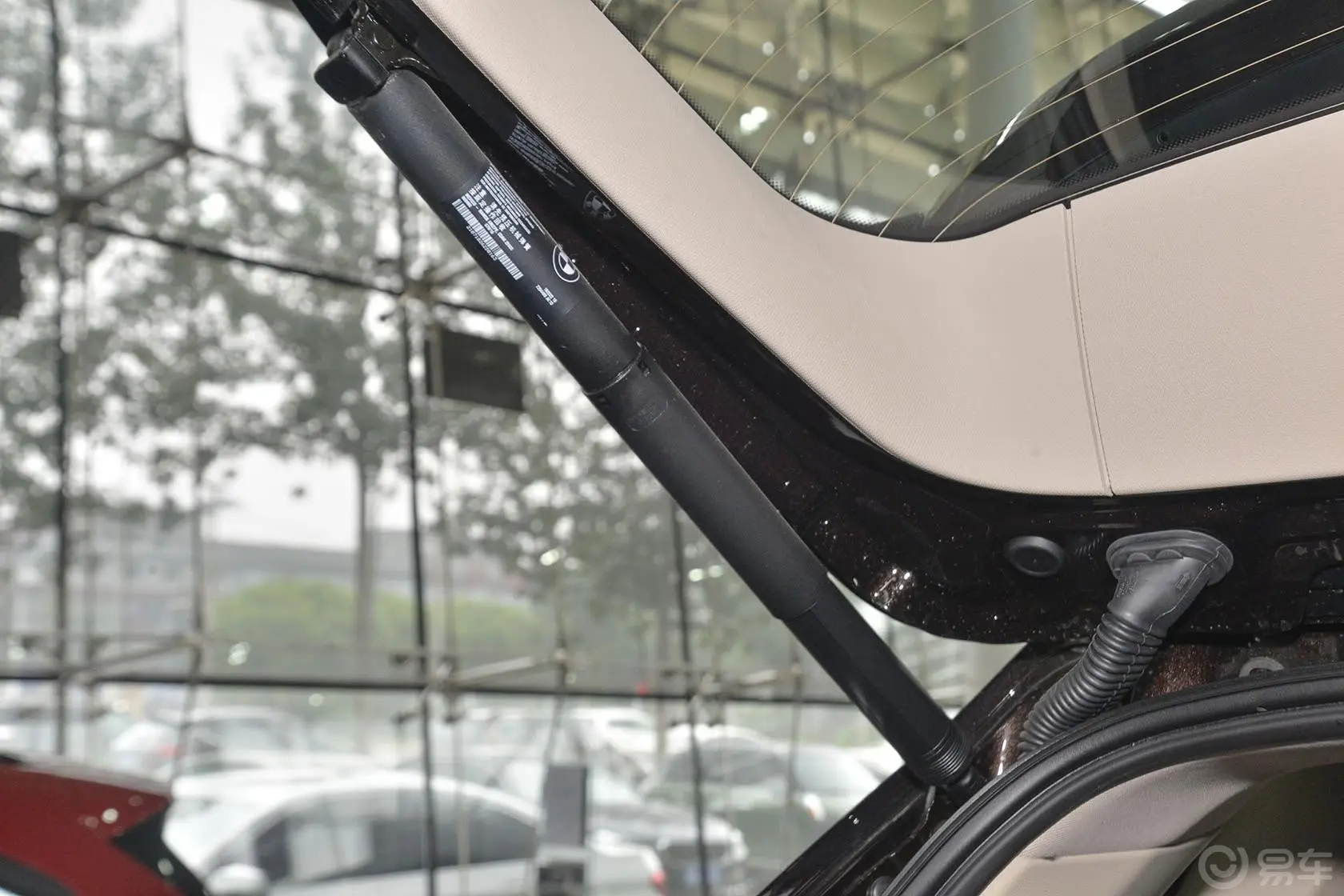 宝马X5(进口)xDrive35i 领先型行李厢支撑杆