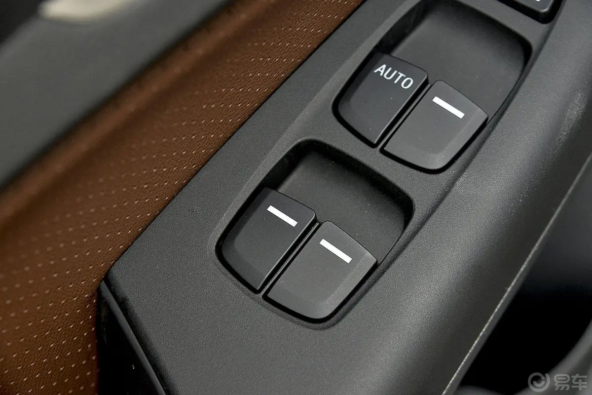 比亚迪S71.5T 手动 尊贵型 7座 升级版车窗升降键