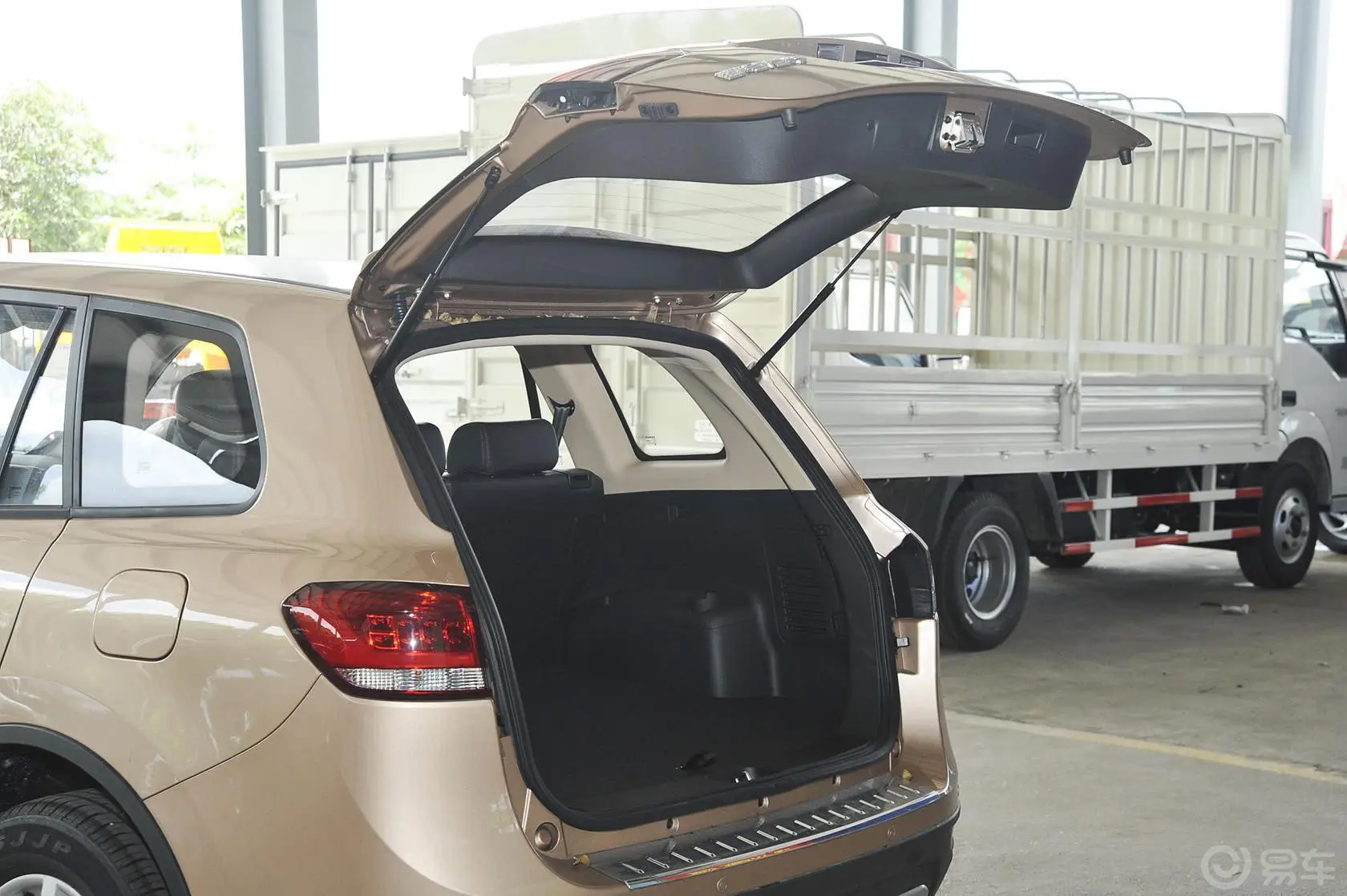野马T701.8L 手动 舒适版行李厢开口范围