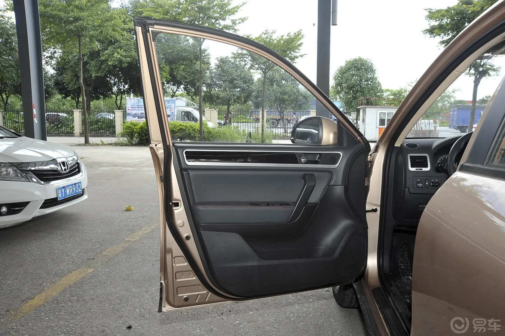 野马T701.8L 手动 舒适版驾驶员侧车门内门板