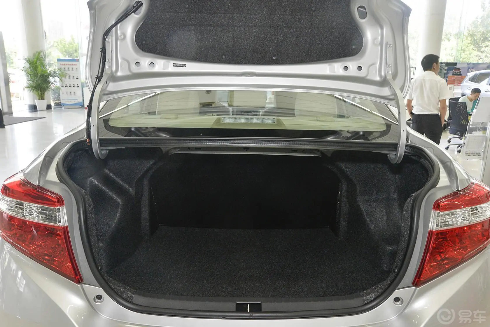 威驰1.3L 手动 超值版行李箱空间