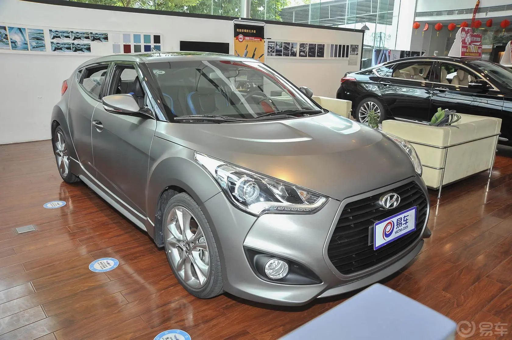 Veloster飞思1.6T 双离合 豪华版大灯侧45度俯拍