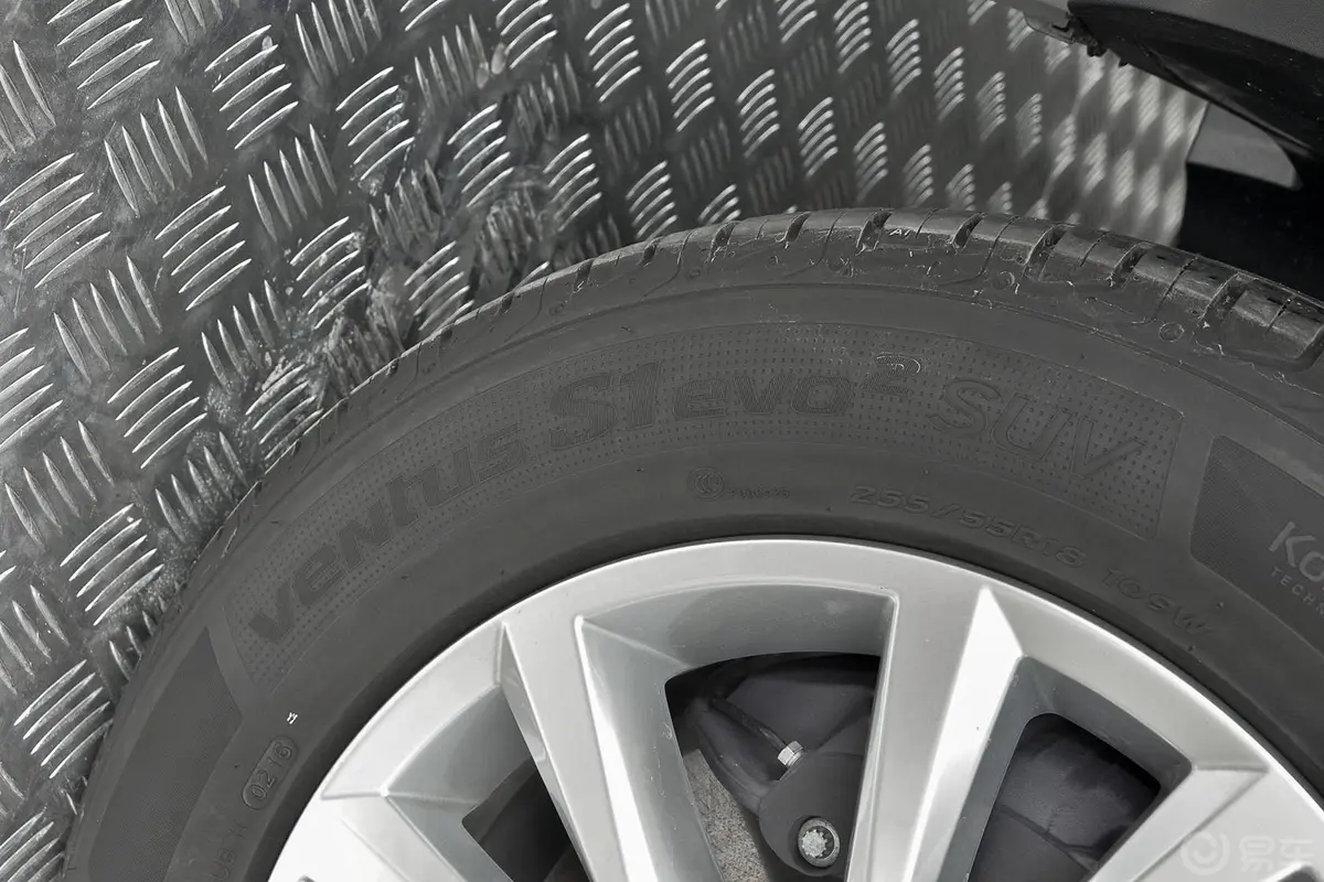 途锐V6 TSI 舒适型轮胎规格