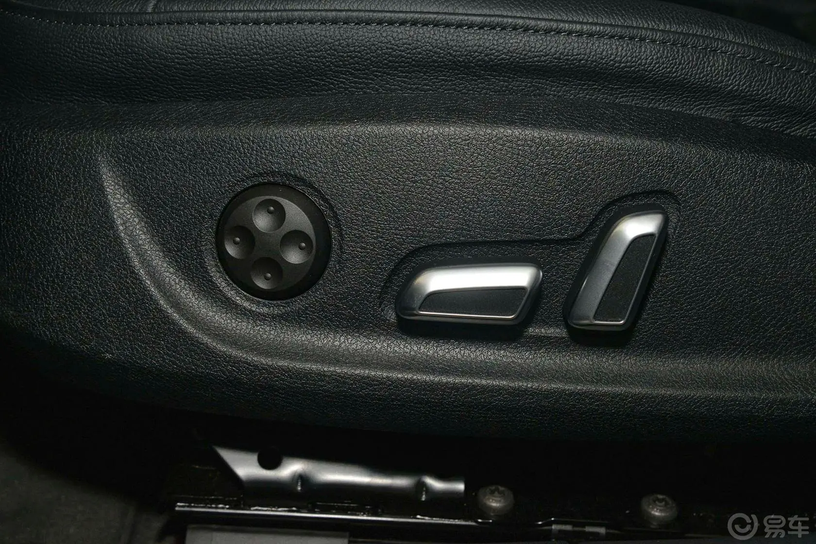 奥迪A5改款 Sportback 45 TFSI quattro座椅调节键