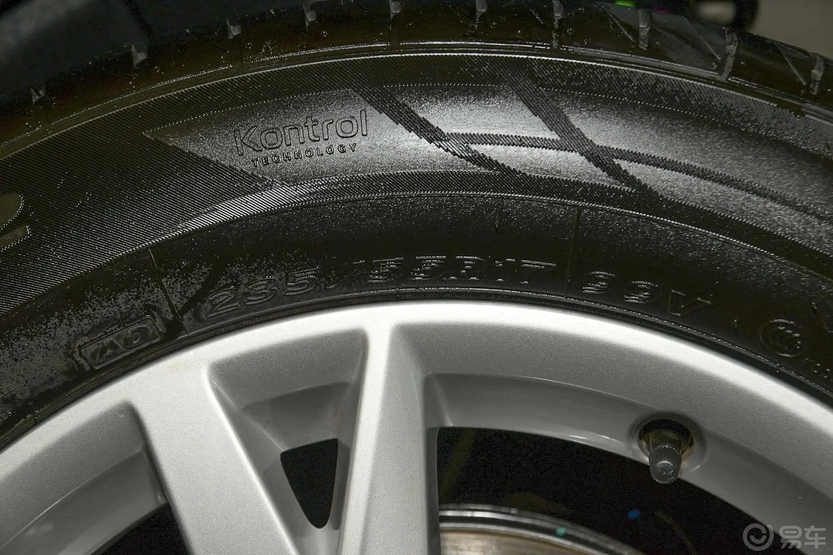 奥迪Q335 TFSI 时尚型轮胎规格