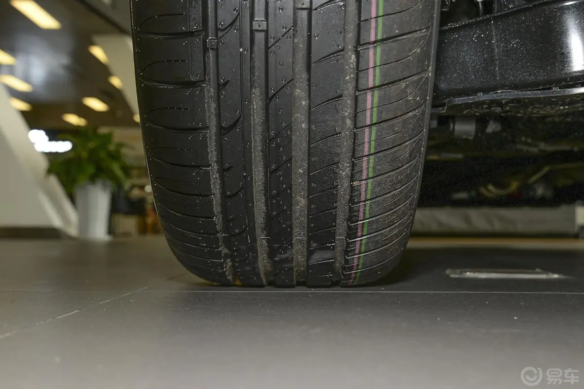 奥迪Q335 TFSI 时尚型轮胎花纹