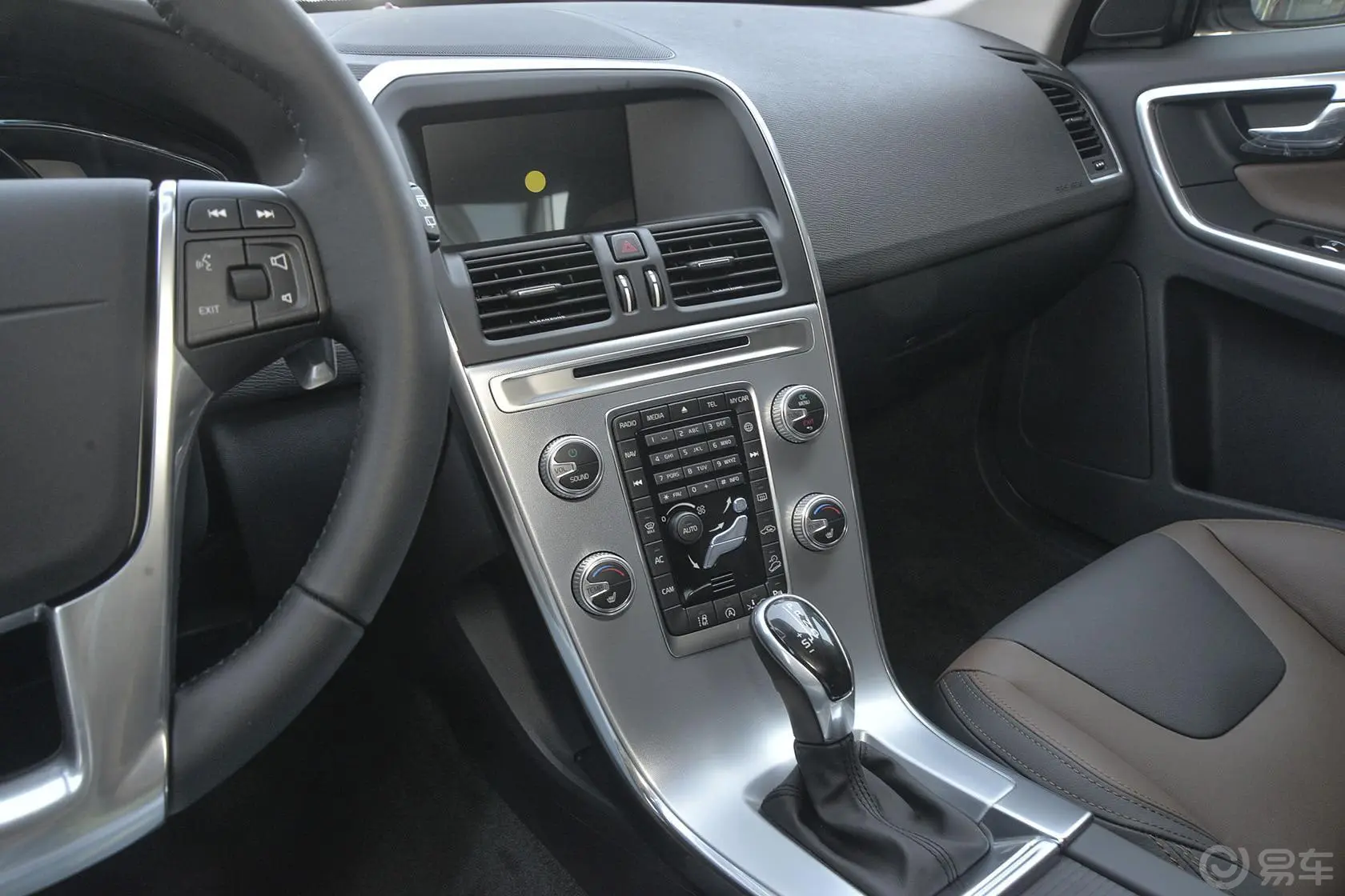 沃尔沃XC60T5 AWD 智驭版中控台驾驶员方向