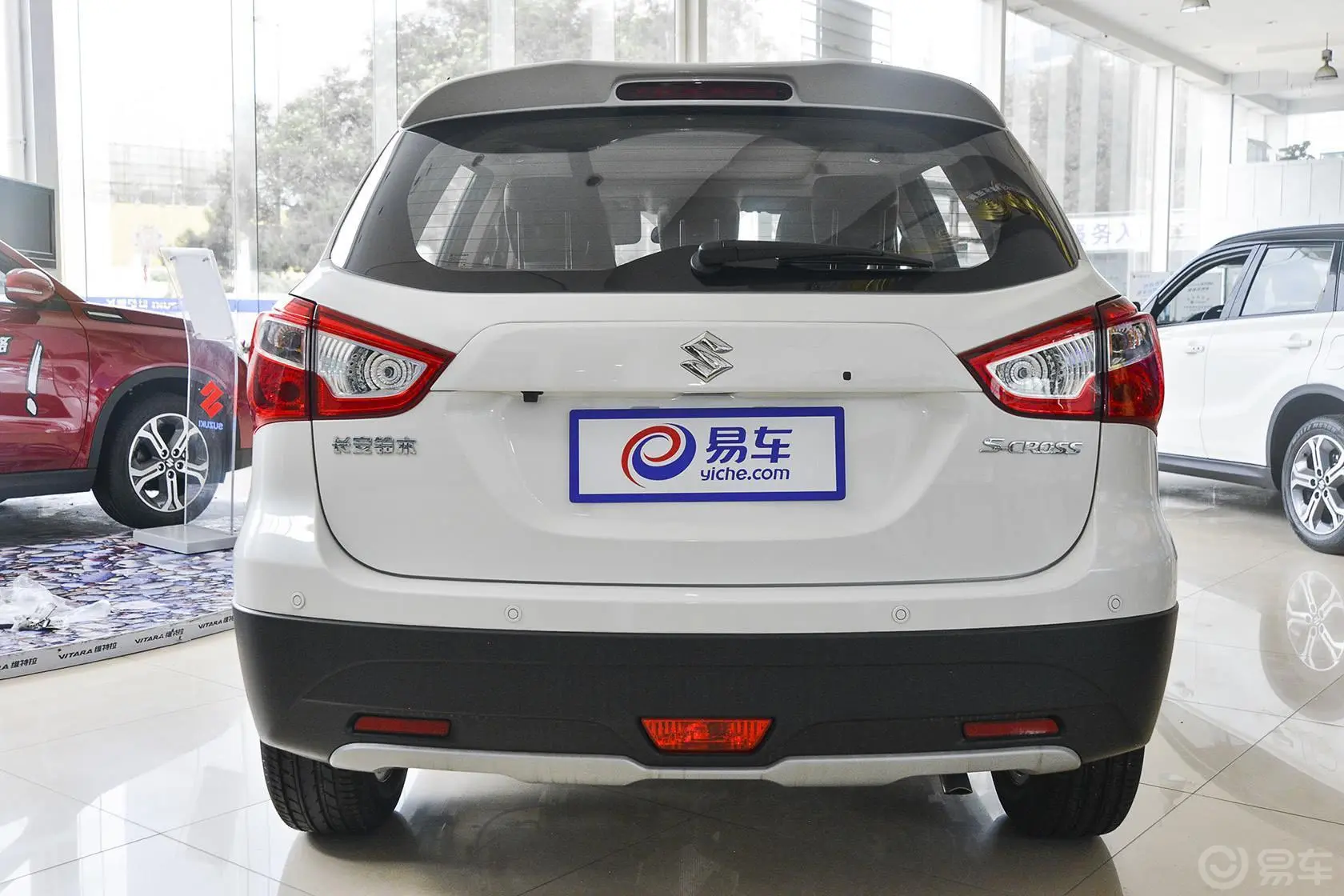 锋驭1.6L CVT 两驱 精英版正后水平