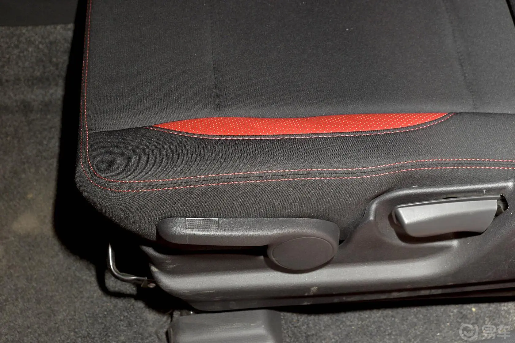 利亚纳A6两厢 1.4L 手动 畅想版座椅调节键