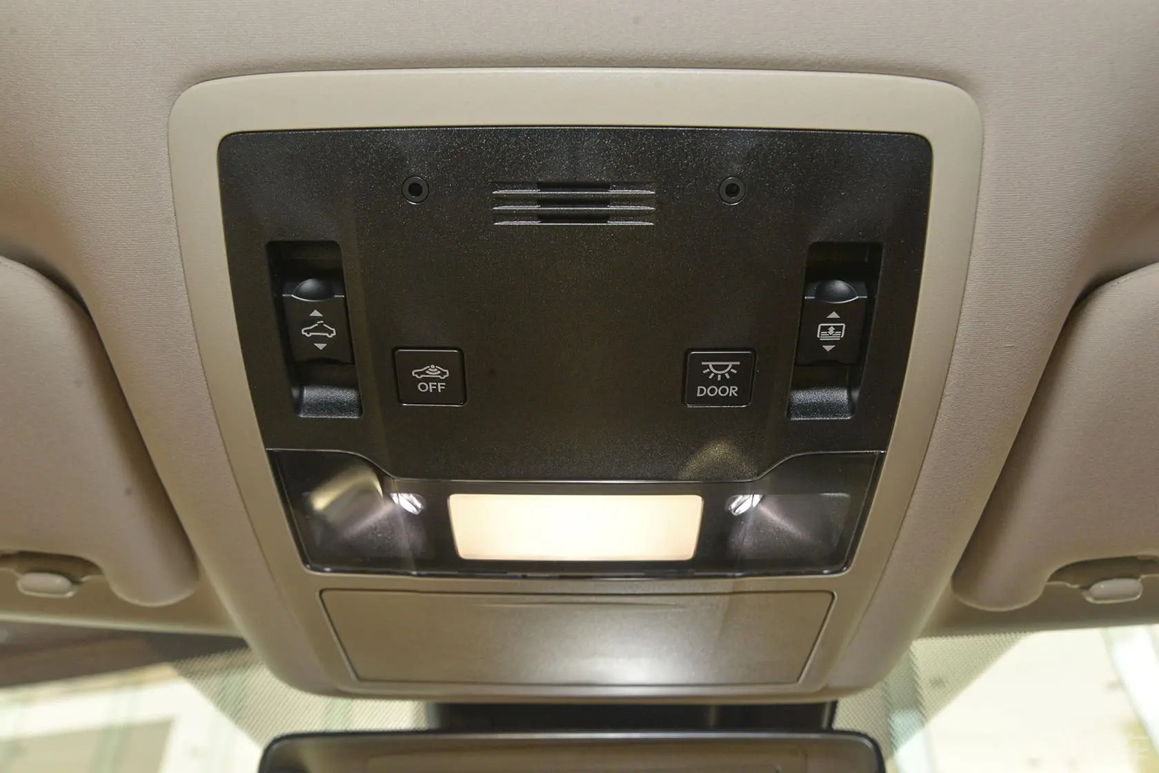 雷克萨斯RX450h 四驱 豪华版 国V前排车顶中央控制区