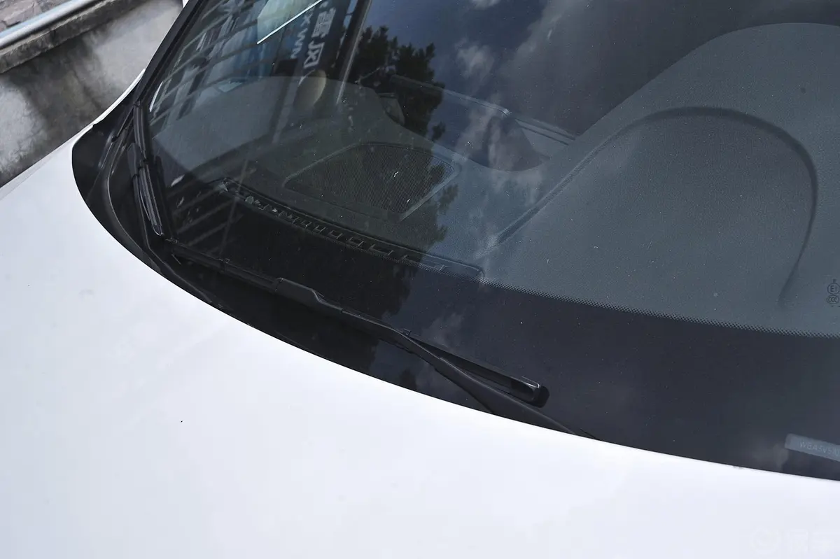 宝马4系敞篷轿跑车 428i xDrive 设计套装型雨刷器（前）