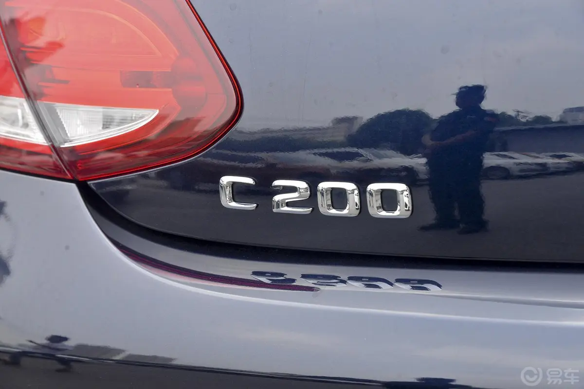 奔驰C级(进口)C200 轿跑车尾标