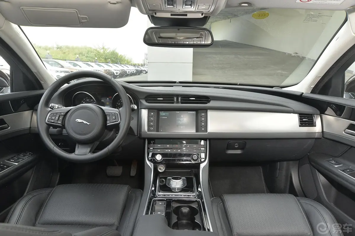 捷豹XF3.0 SC 两驱 R-Sport 运动版中控台驾驶员方向