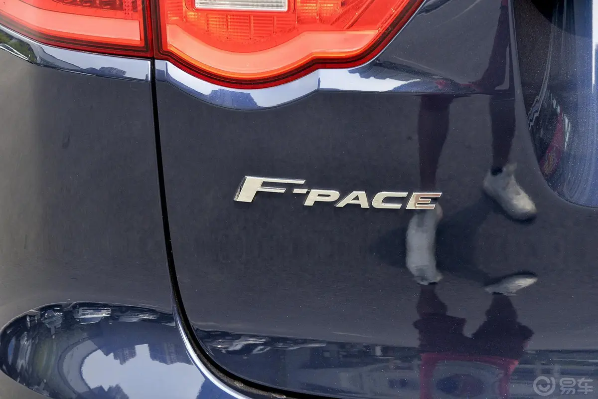 捷豹F-PACE2.0T R-SPORT运动版尾标