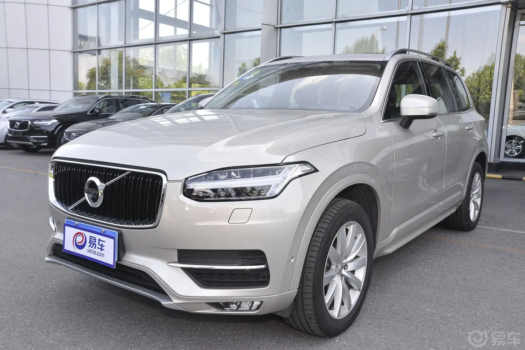 沃尔沃XC902.0T T6 智雅版 五座侧前45度车头向左水平