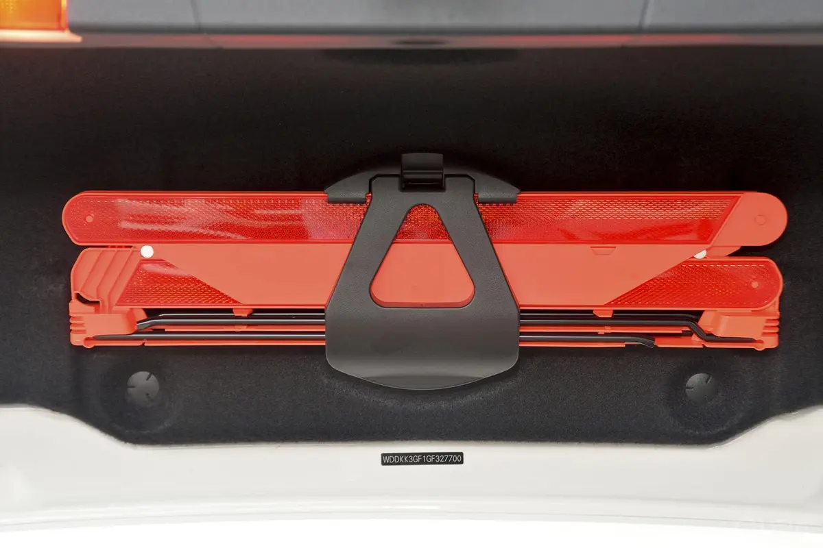 奔驰E级(进口)E260 Coupe 敞篷版空间