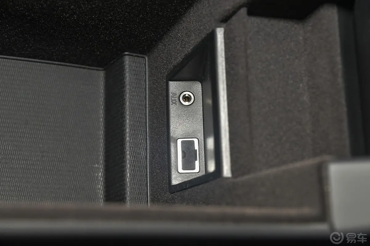 沃尔沃S60T3 智行版USB接口