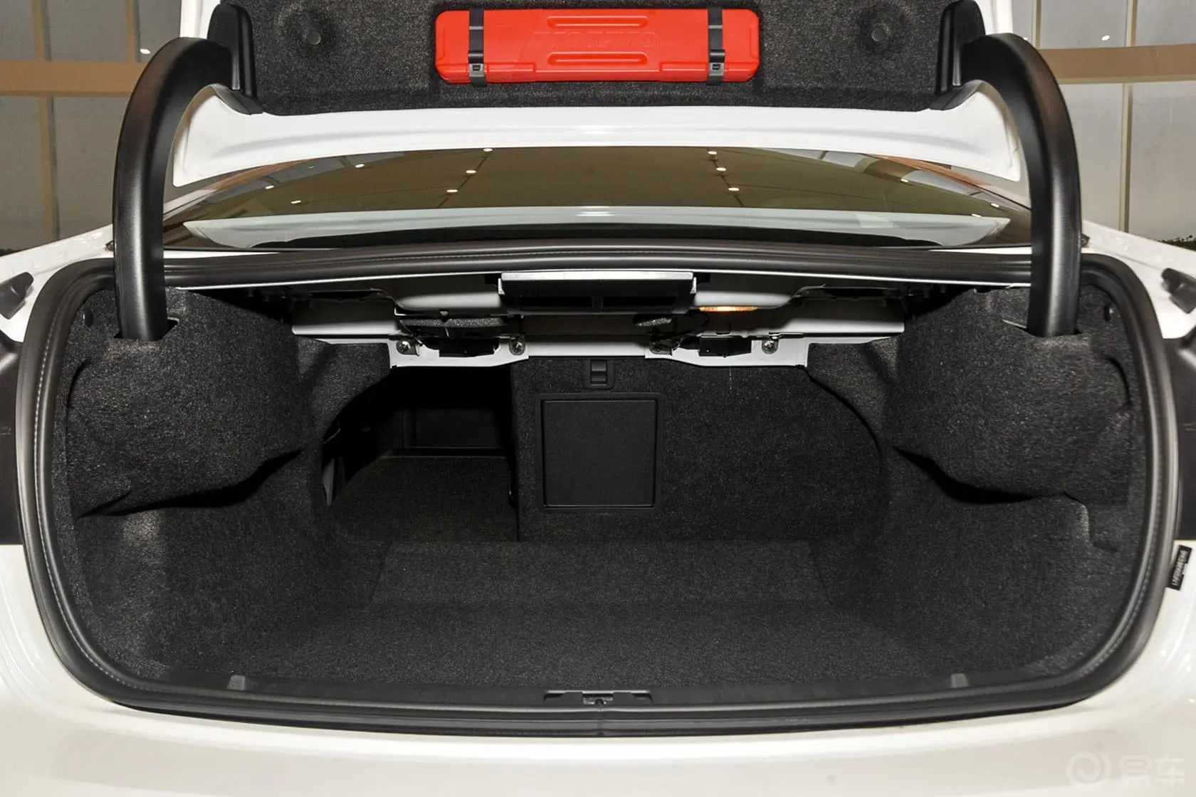 沃尔沃S60T3 智行版行李箱空间