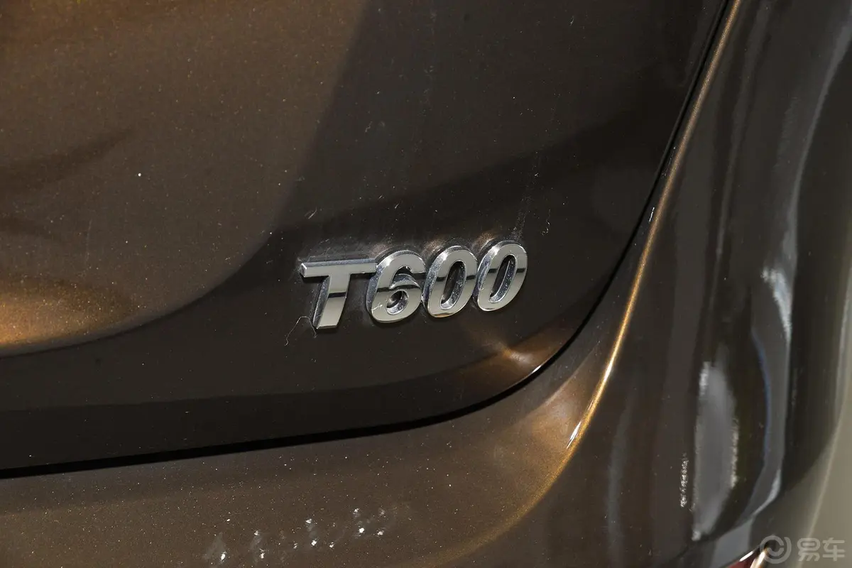 众泰T6001.5T 手动 精英版尾标