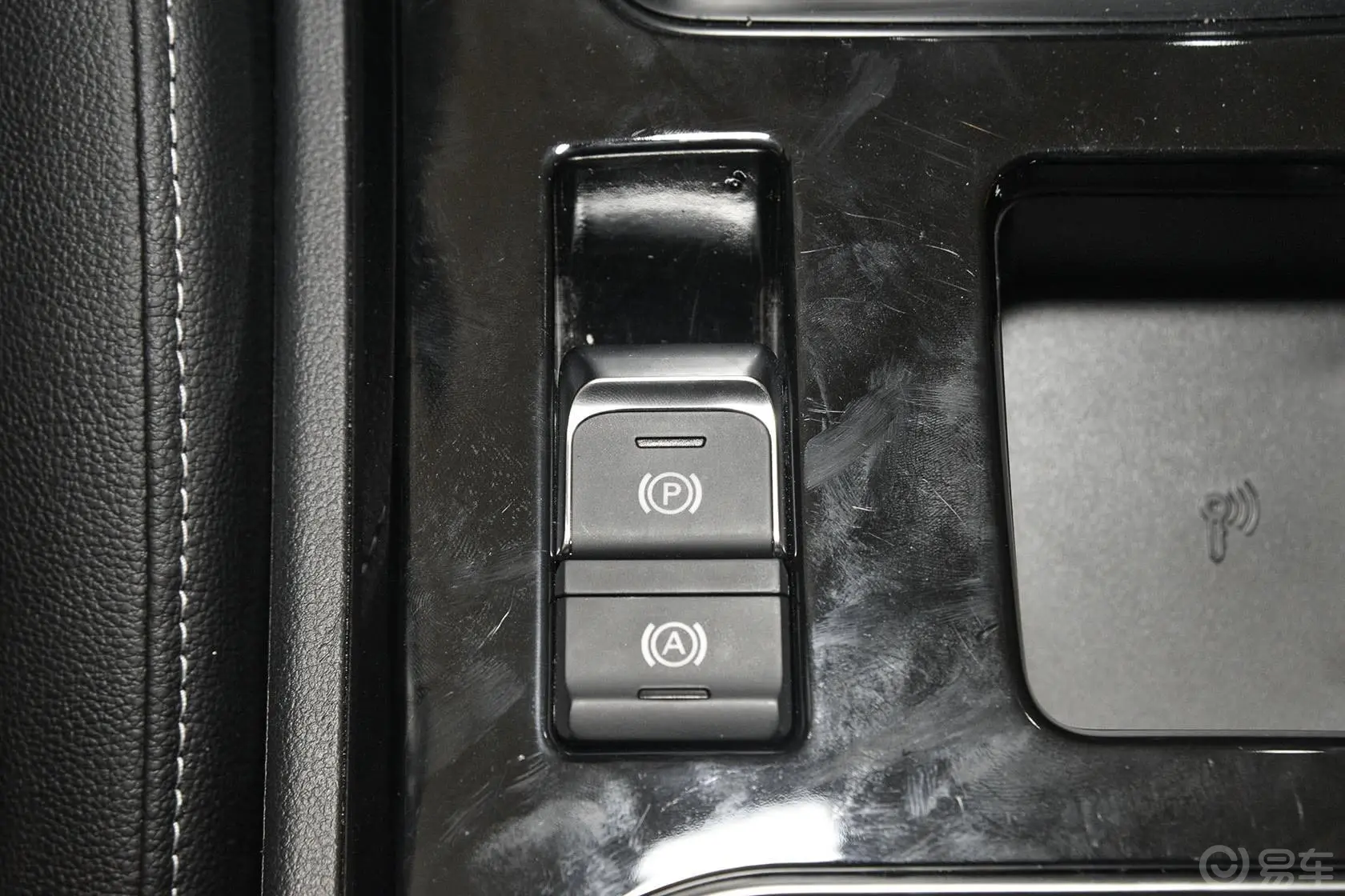 众泰Z5001.5T CVT 尊贵型驻车制动（手刹，电子，脚刹）