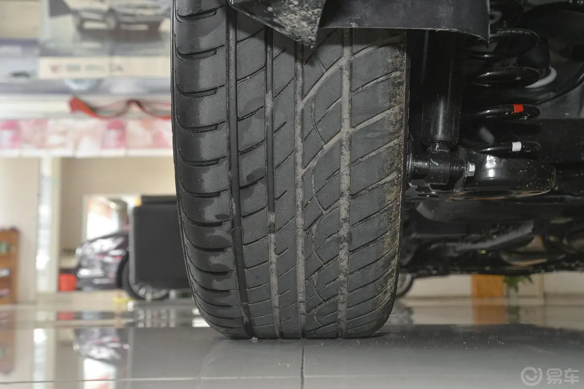 众泰Z5001.5T CVT 尊贵型轮胎花纹
