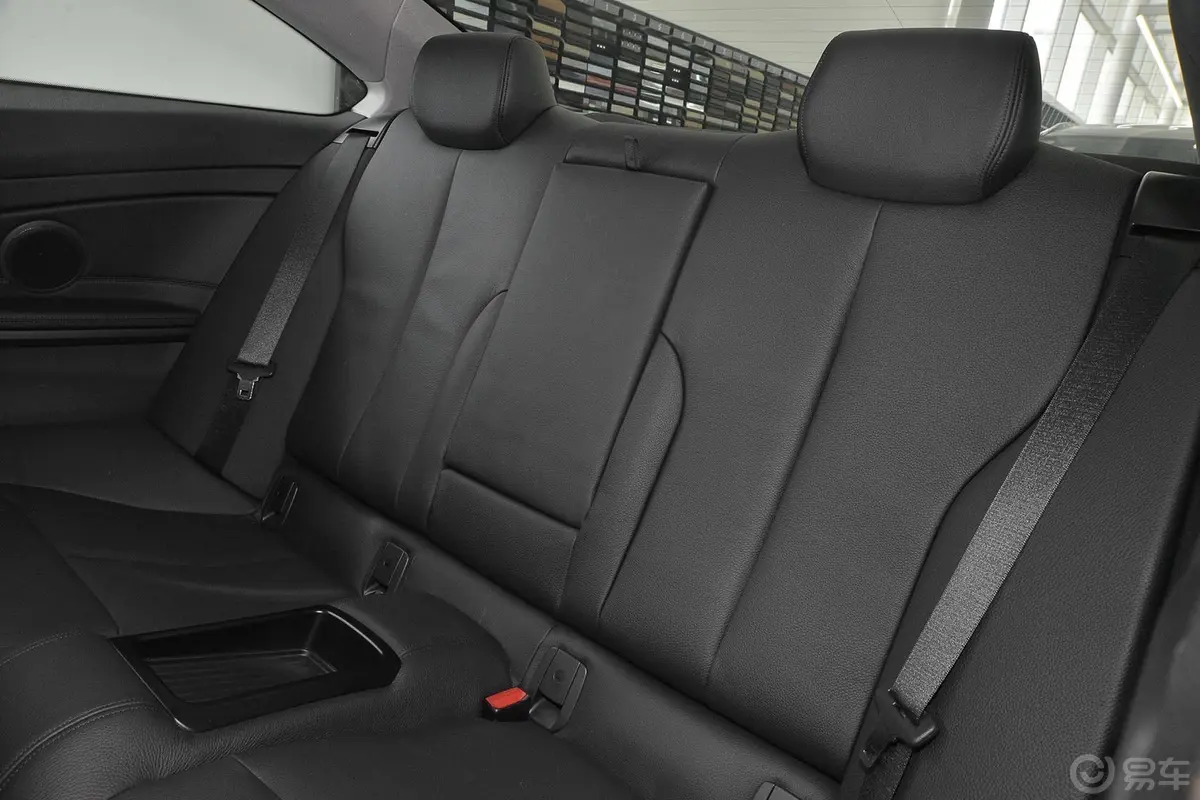 宝马4系双门轿跑车 420i 时尚型后排座椅