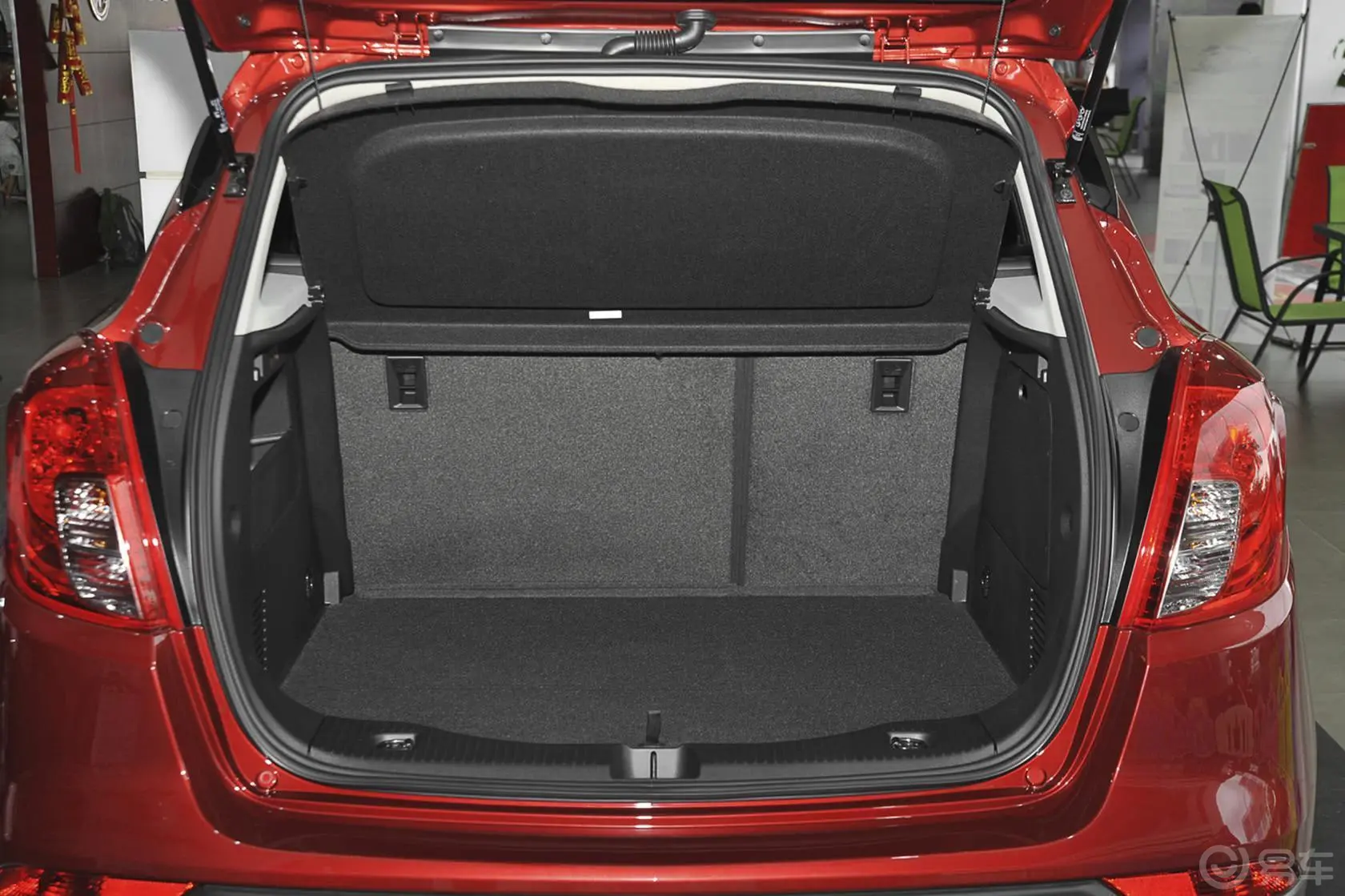 昂科拉18T 自动 两驱 都市领先型行李箱空间