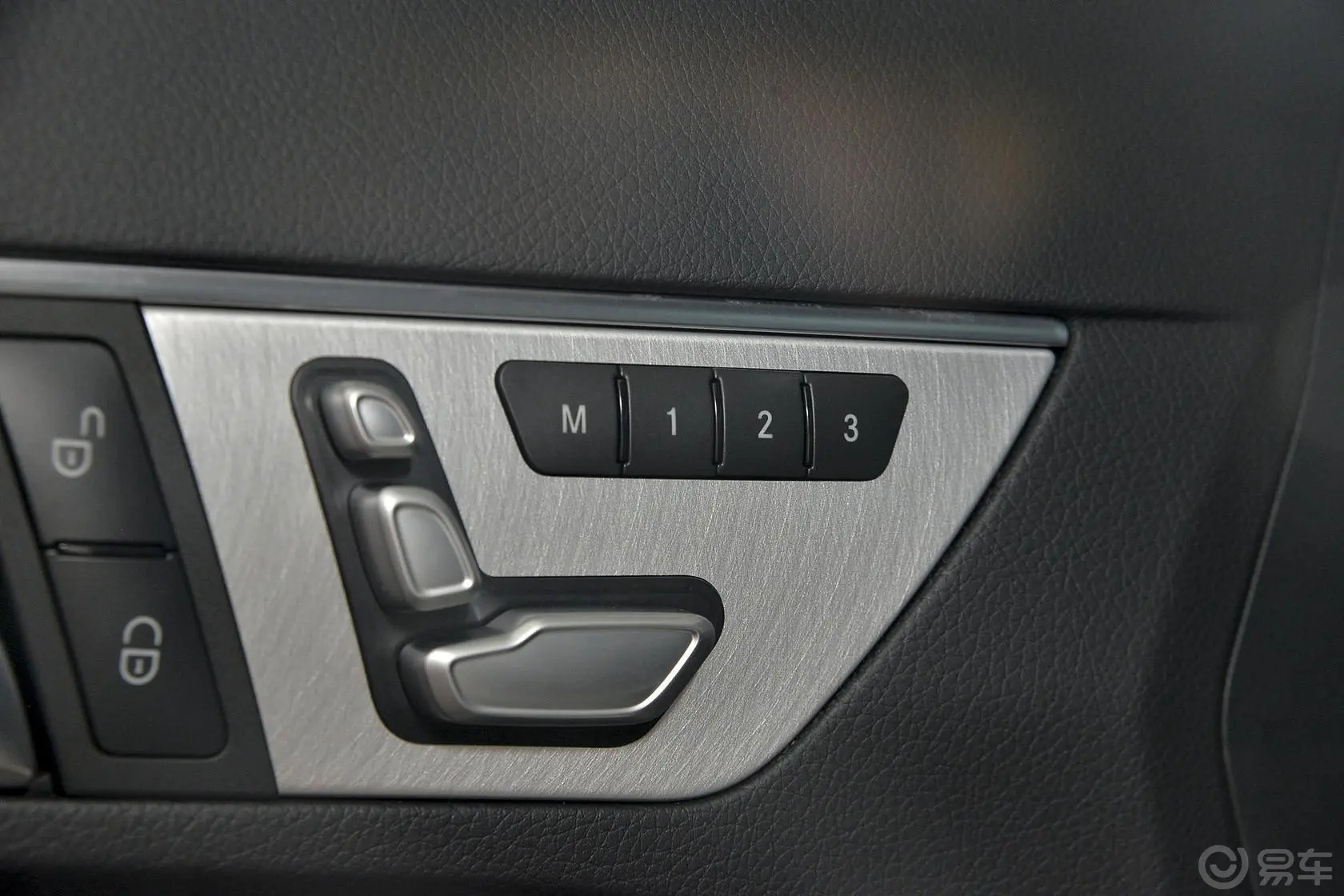 奔驰E级(进口)E200 Coupe座椅调节键