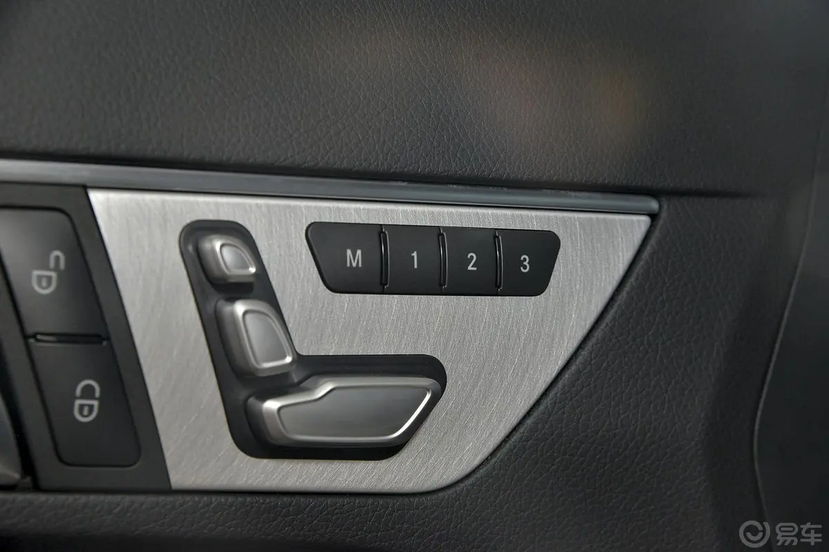 奔驰E级(进口)E200 Coupe座椅调节键
