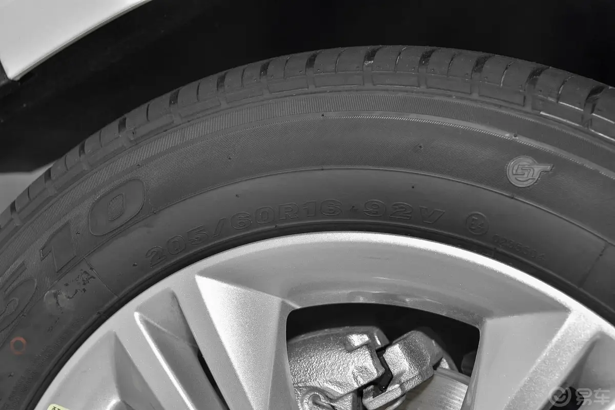 福克斯三厢 1.6L 自动舒适型轮胎规格