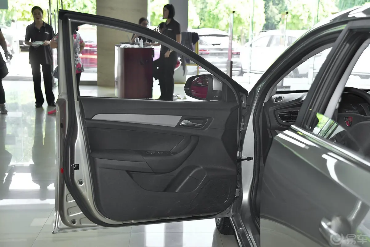 荣威3601.5L 自动 豪华版驾驶员侧车门内门板